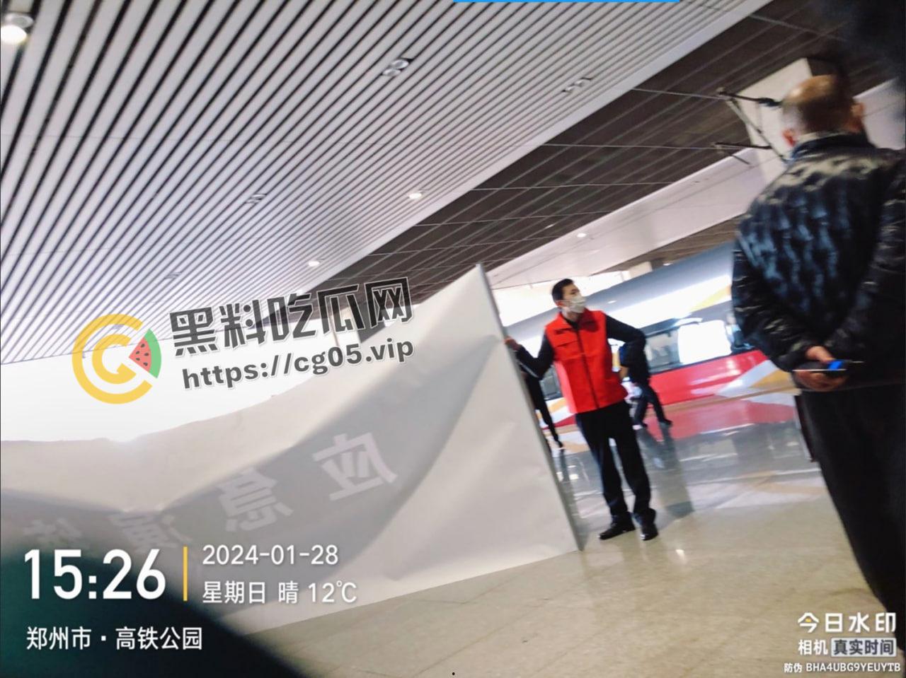 河南村镇银行储蓄事件再升级!上百名储户被囚禁 家属报警警察不出警 老百姓取个钱就这么难吗-6