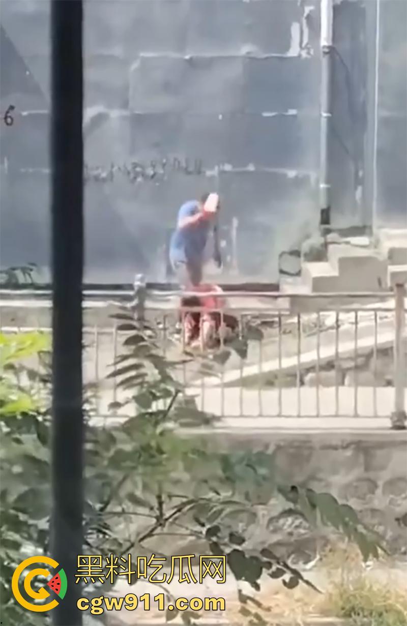 河北邯郸市峰峰矿区，矿务局附近发生砍人事件，男子被老婆以强奸威胁欲离婚，公公提刀砍其全家！-8