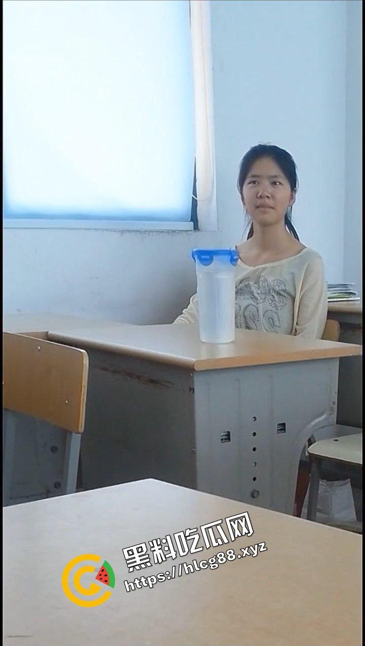 内蒙古职高饥渴小情侣，放学了趁着教室没人偷偷打一炮，全程记录激情性爱10分钟结束！-5