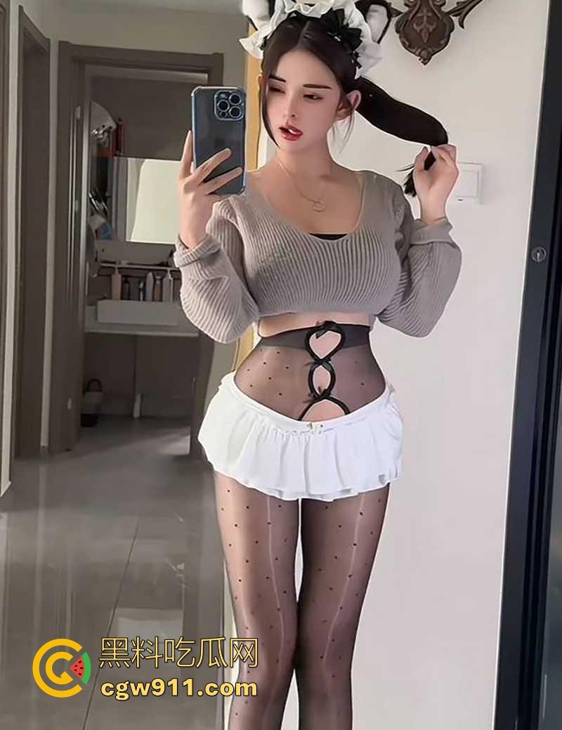 抖音极品网红【嗏烧包】榜一福利视频曝光,百变情趣内衣。极致骚浪淫舞,满嘴骚话浪叫,包你看射!-2