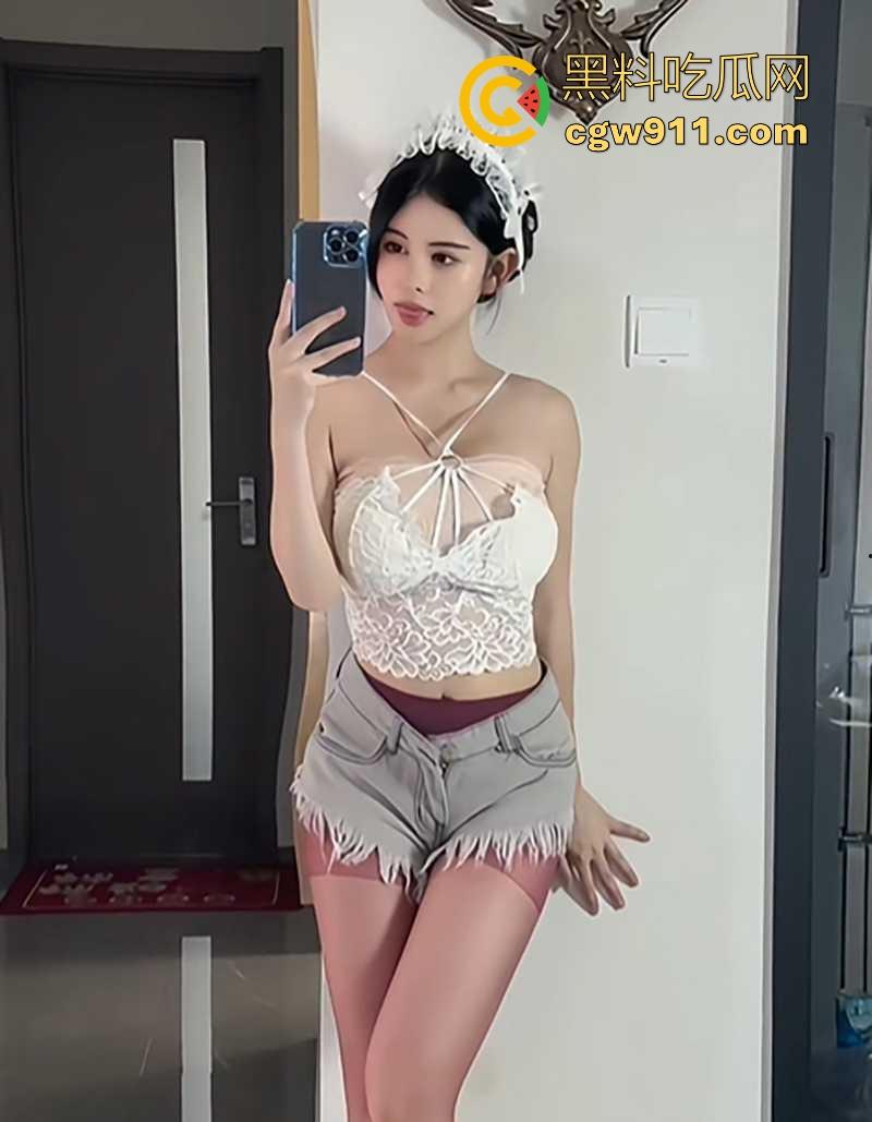 抖音极品网红【嗏烧包】榜一福利视频曝光,百变情趣内衣。极致骚浪淫舞,满嘴骚话浪叫,包你看射!-7