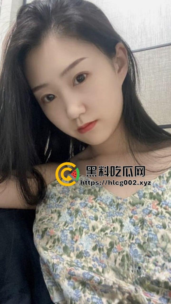 广东30岁极品性瘾骚妇欣欣背着丈夫勾引领导带回家无套啪啪！骚话不断 领导直接被榨干！-1