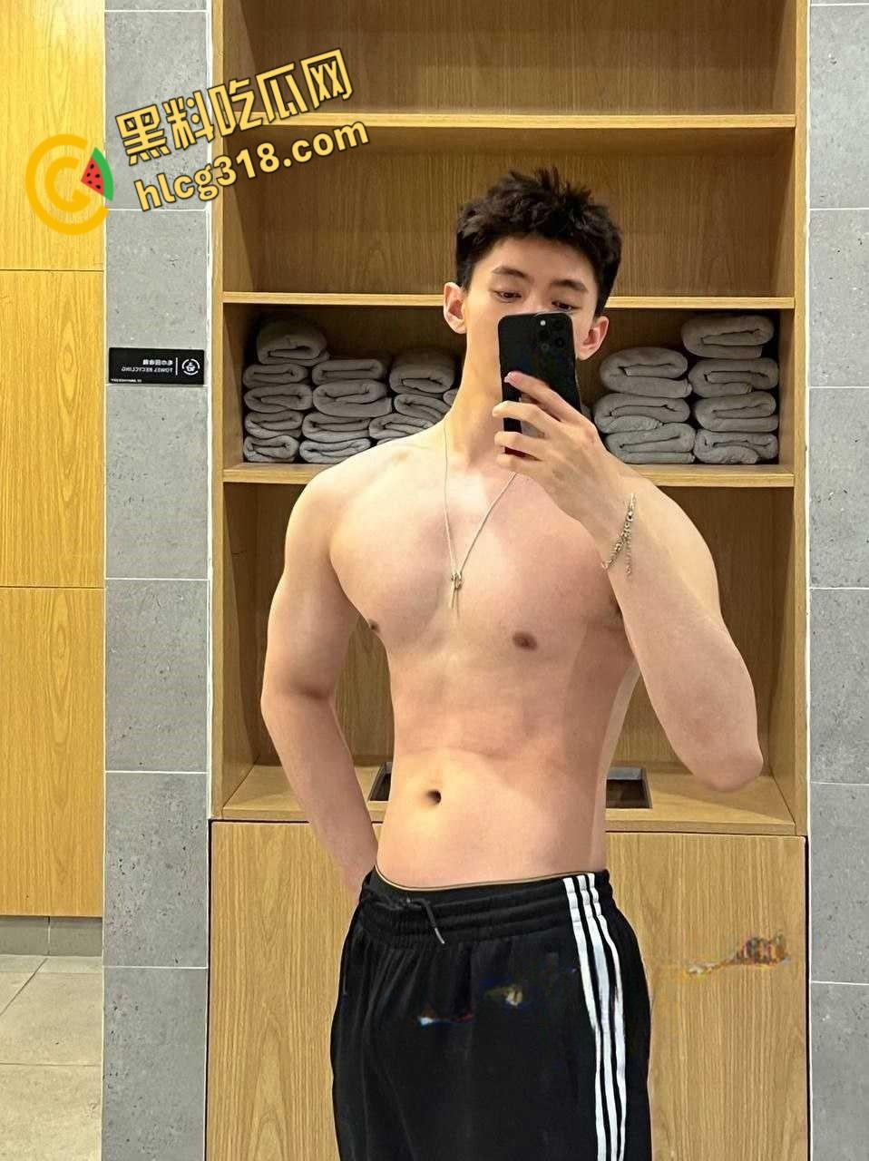 抖音男模约炮女粉丝,黑丝开裆裤性感小翘臀,后入猛猛打桩无套内射!-4