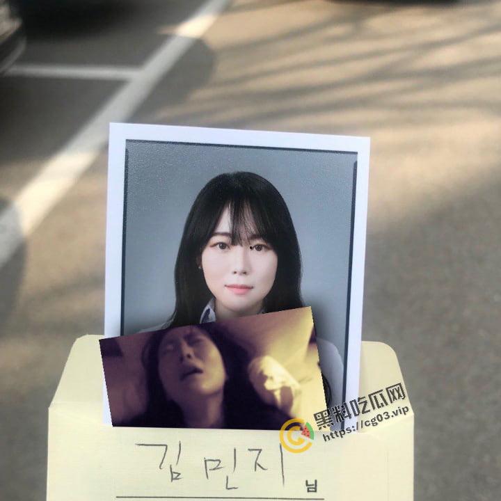 韩国素人银行妹【TINDER】和男友的朋友约炮 被拍下口交内射视频 附带正牌男友合照-3