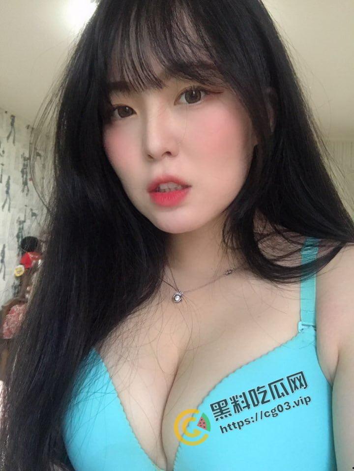 韩国素人银行妹【TINDER】和男友的朋友约炮 被拍下口交内射视频 附带正牌男友合照-8