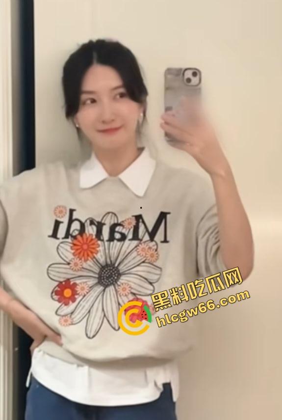 这哥们吃得太好了吧?找了个长得跟江疏影撞脸的美少妇,现场抹油撸管伺候,40来岁还能这么骚!-5