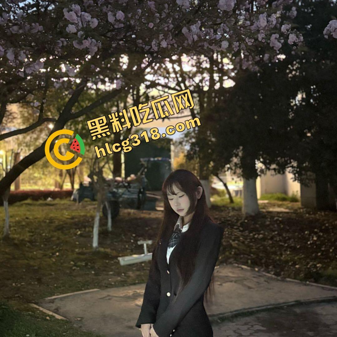 什么反人类操作？一边舔一边插，双飞还能左右开弓还能翻身换位，这身体素质简直是性爱奥运金牌级！-3