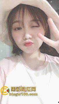 长沙反差母狗【余美婷】老公不在家性瘾犯了，被网调拍摄各种视频照片，这嫩乳肥臀真的看的带劲-1