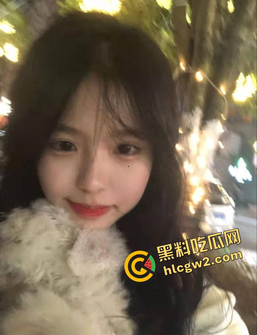 南昌艺术职业学校纯情女高『谭绘娟』清纯背后反差的一面！私拍粉穴自慰露奶 独家流出！-8