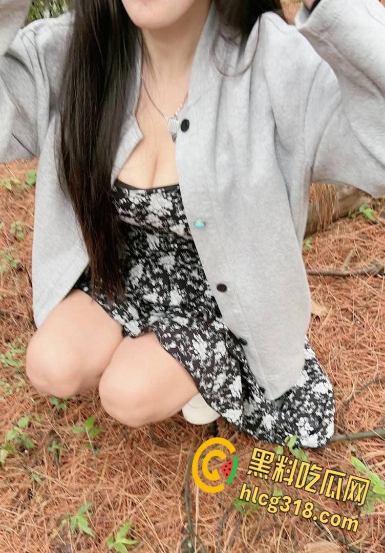 海角大神奶子即正义，带嫂子户外车震露出，野战全自动榨汁机，开车路上还给我口爆 ！-1