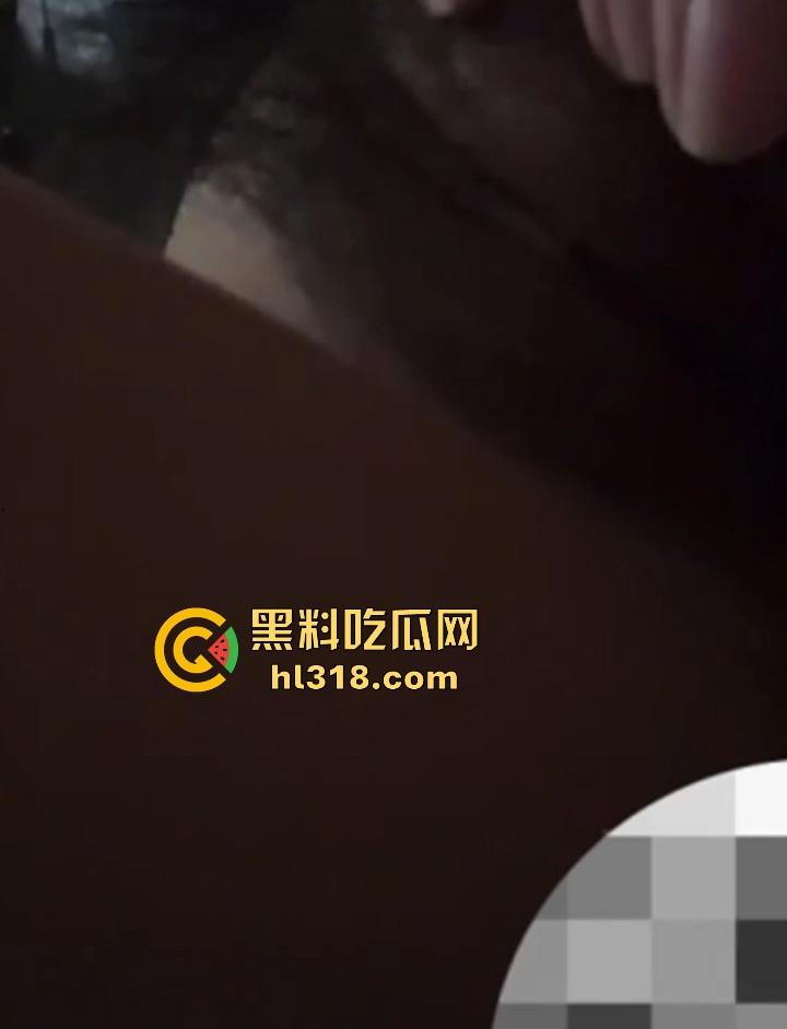 湖南工商职业学院超清纯学妹【刘晓葵】网恋裸聊遭渣男录屏，脸穴同框自慰，粉嫩娇躯浓密私处，反差拉满！-7