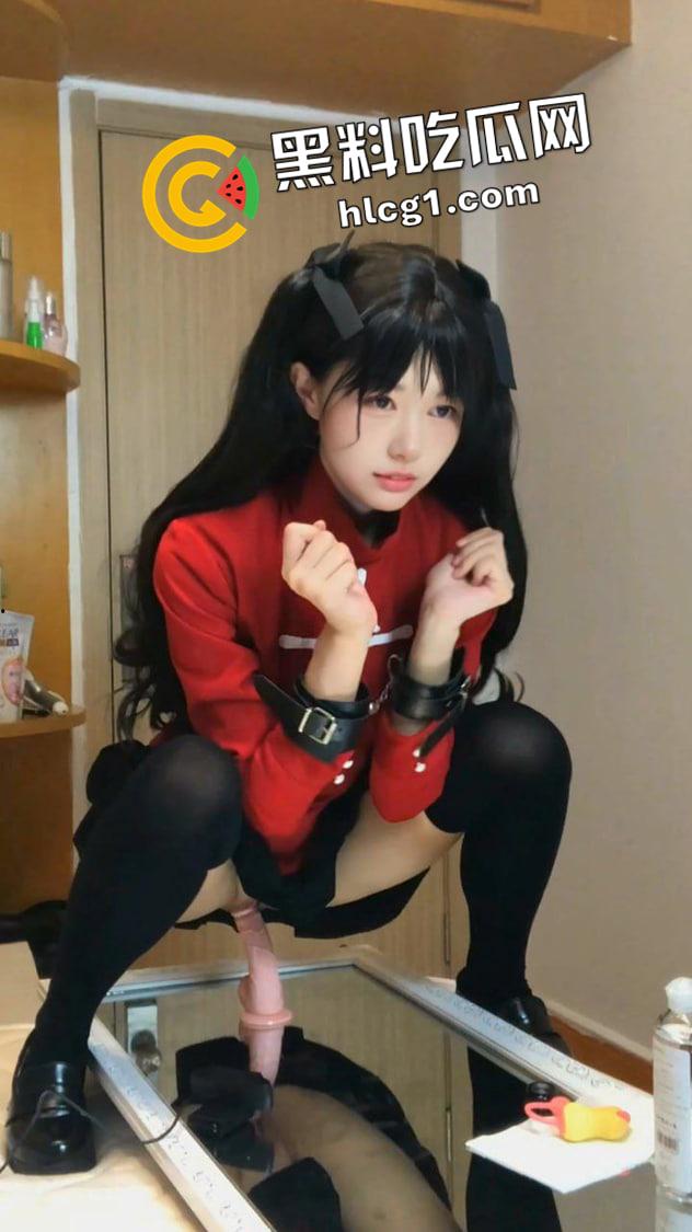 宅男狂喜!火出圈的远坂凛镜子自慰 骑坐插入 原视频 白丝洛丽塔宅舞自慰双视角-1