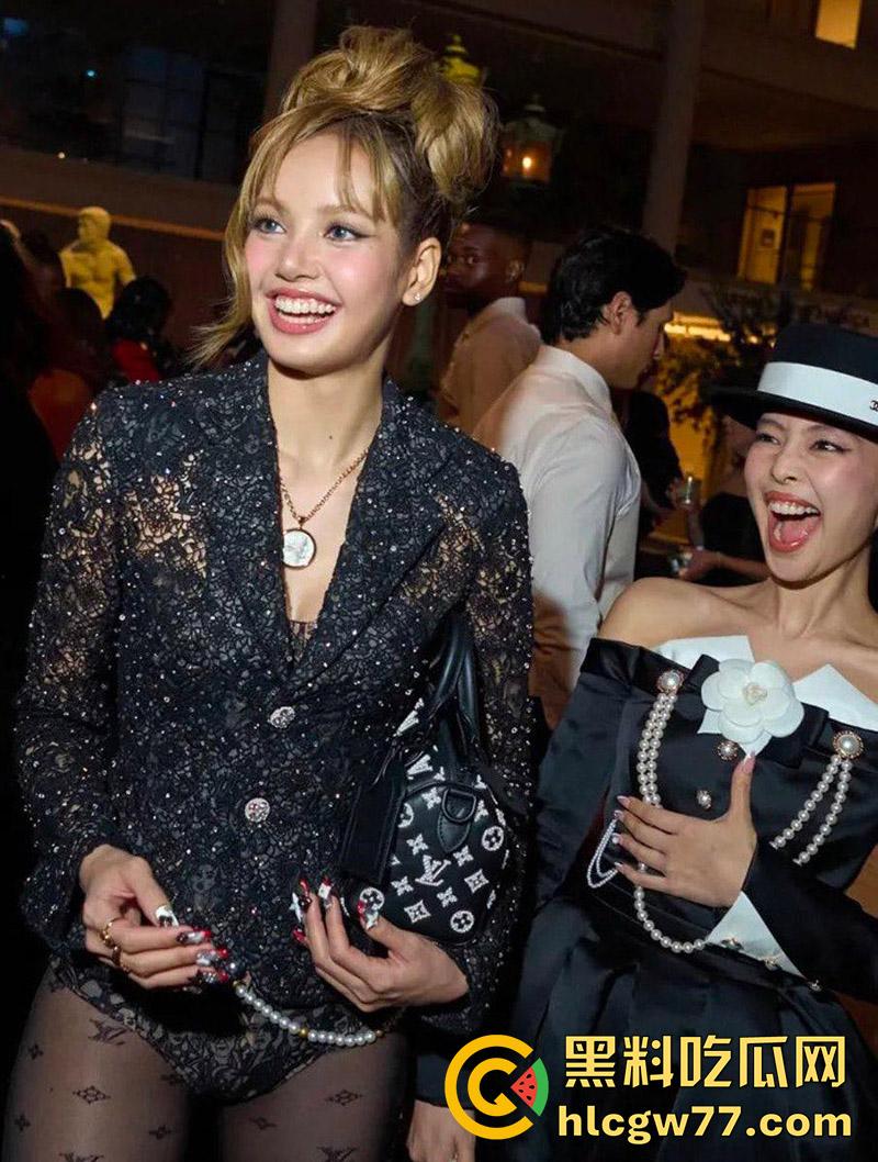 Lisa又来作妖了，穿LV定制蕾丝透视三角裤，赤裸肥臀征战MetGala红毯，真是越作越疯了！-5