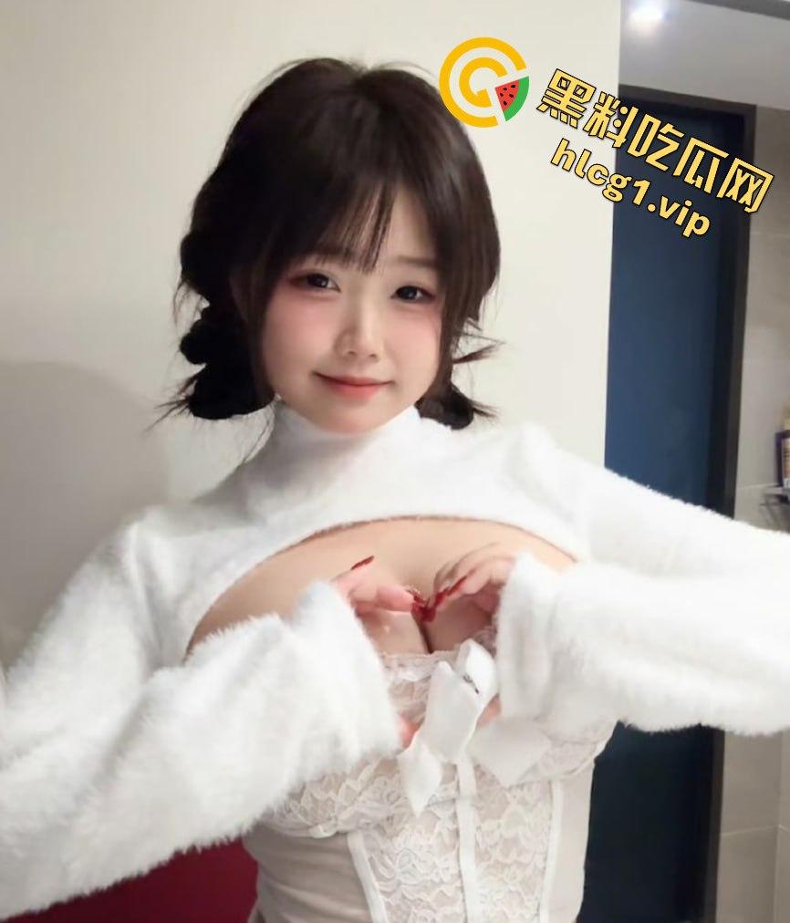 B站网红主播「凹凸曼」金主福利直播录屏外泄！巨乳裸聊挑逗惊爆全网！-4