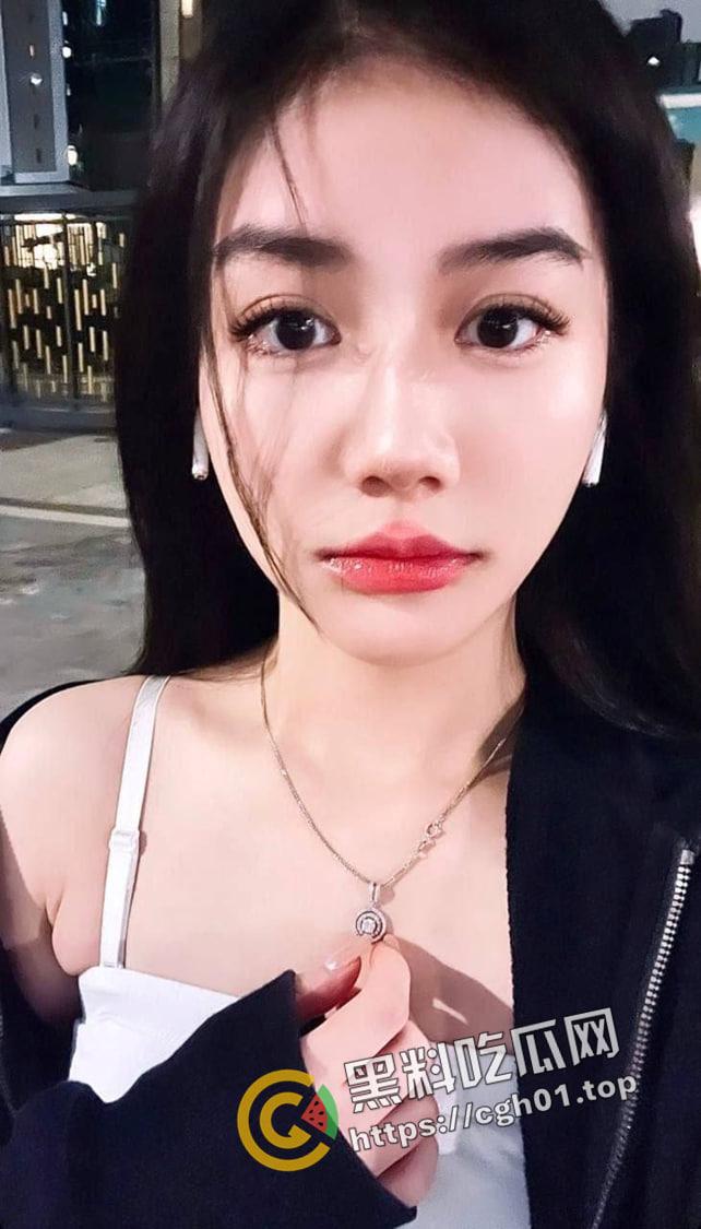 研究生的肉片！重磅流出 上海交大女研究生的粉嫩鲍鱼 极品口活 难道研究的就是这个吗-1