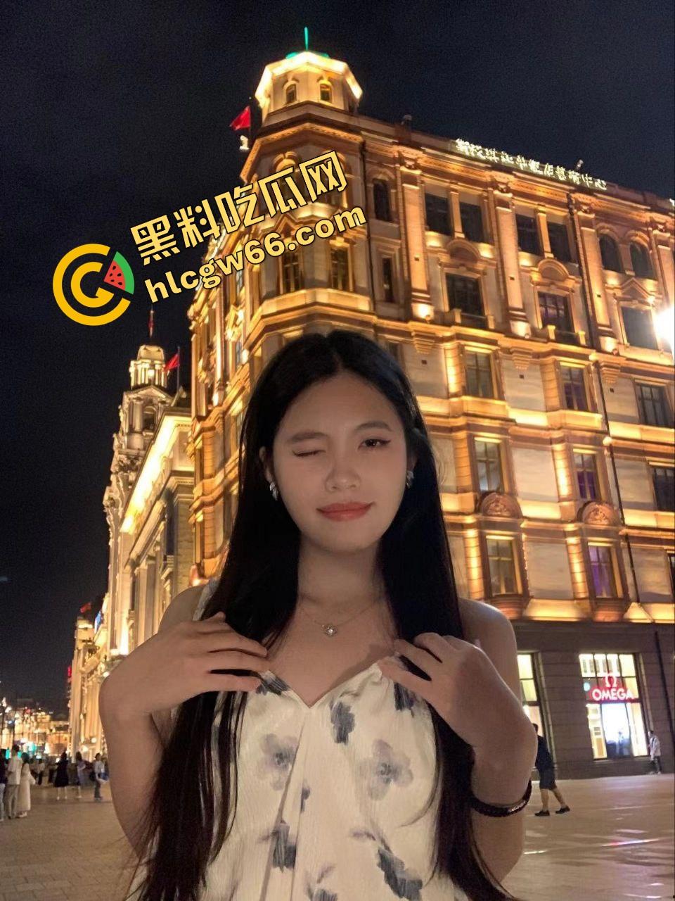 南方学院大三骚御姐【宁宁】外表清冷床上是欠干母狗,被男友后入插到发浪尖叫,粉嫩穴穴连喷三次!-1