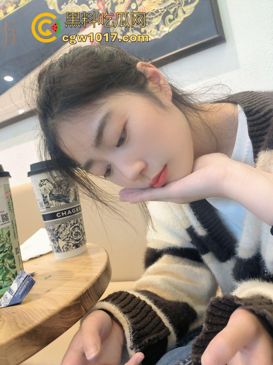 可爱清纯白月光最终还是倒在金主的大屌下，曾经可爱单纯的她以沦为金主性奴，胯下侍奉爆筋肉棒，她再也回不来了！-2