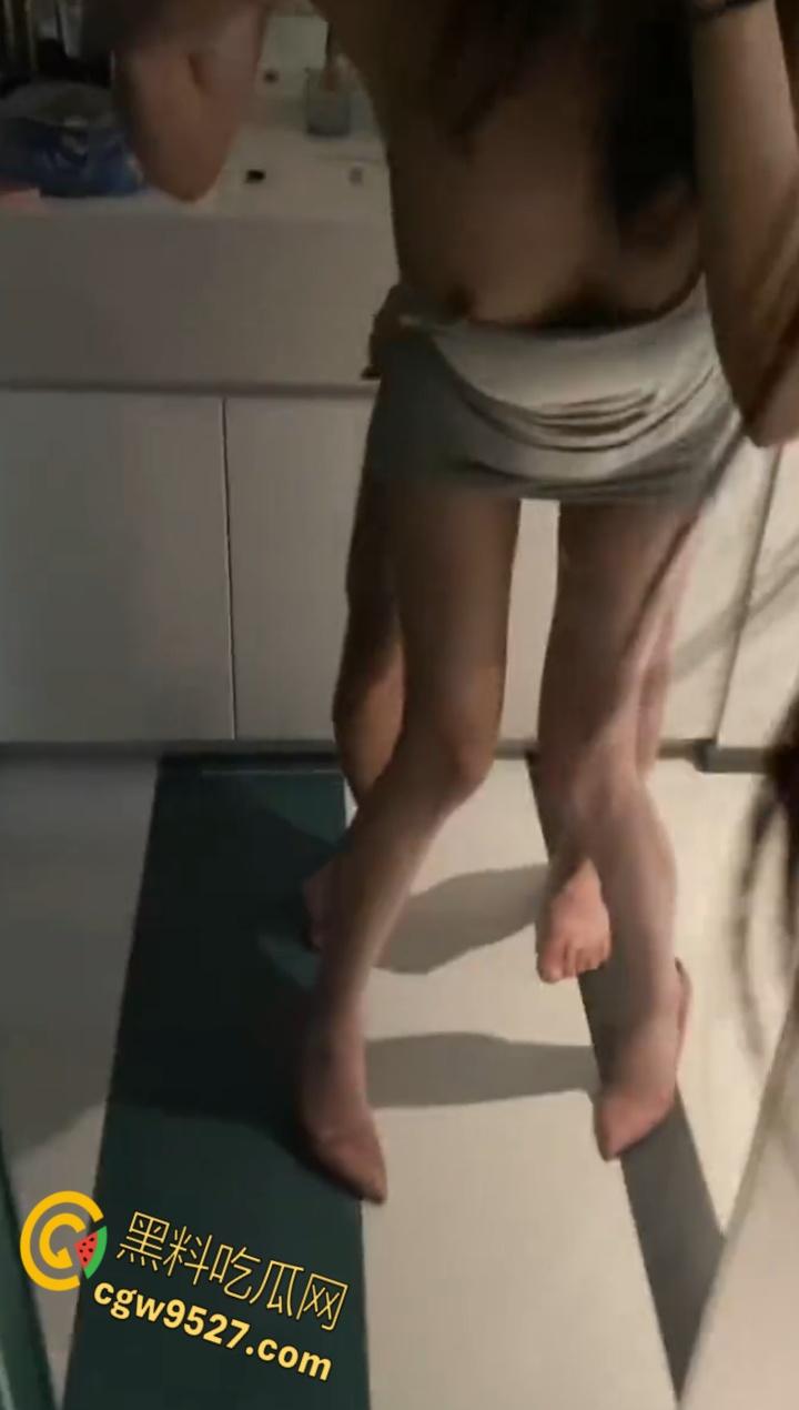 浙江艺术职业学院嫩妹【曹颖】,异地恋骚穴难耐,出轨偷情宝马富哥,高跟鞋站立后入,绝美翘臀完美炮架!-8