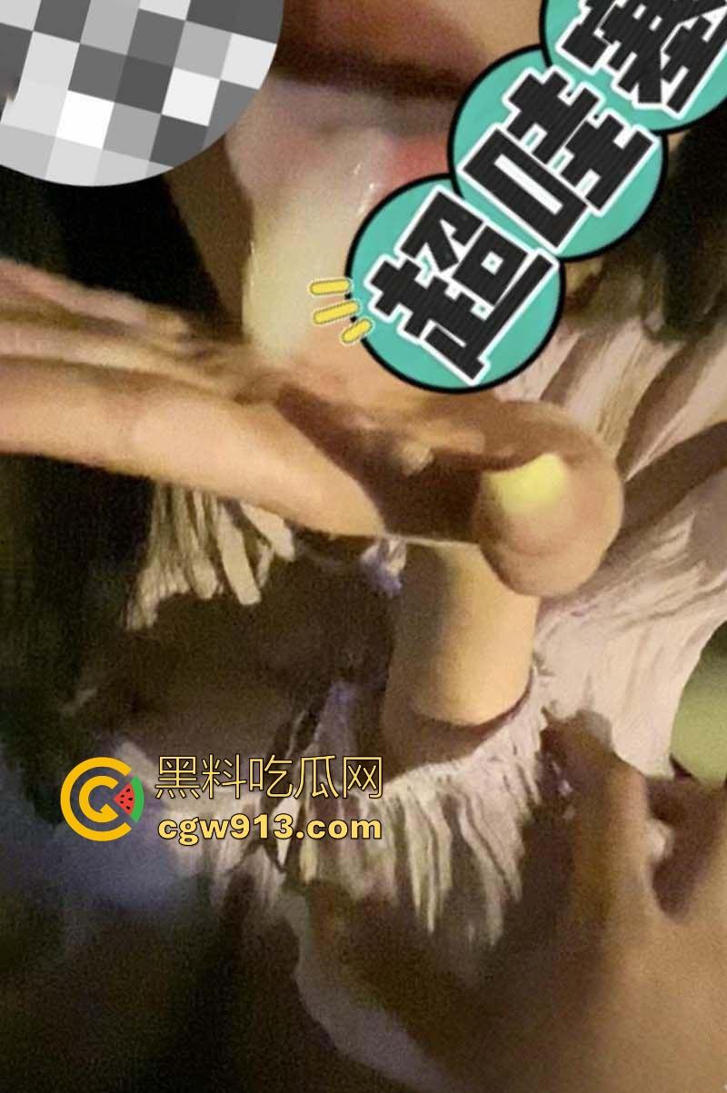 海角大神,尝试与亲妹妹人行天桥上刺激野战,全方位打桩被湿滑蜜舌榨干,真的太刺激了!-5