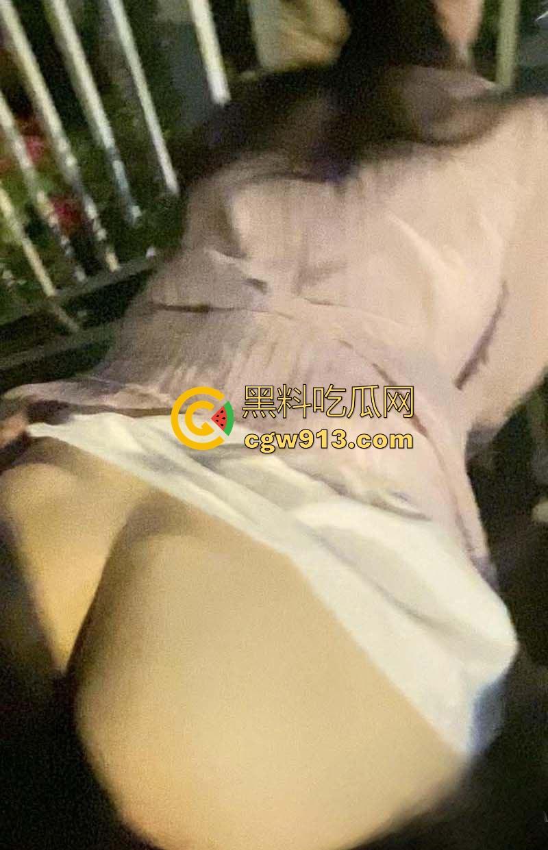 海角大神,尝试与亲妹妹人行天桥上刺激野战,全方位打桩被湿滑蜜舌榨干,真的太刺激了!-7