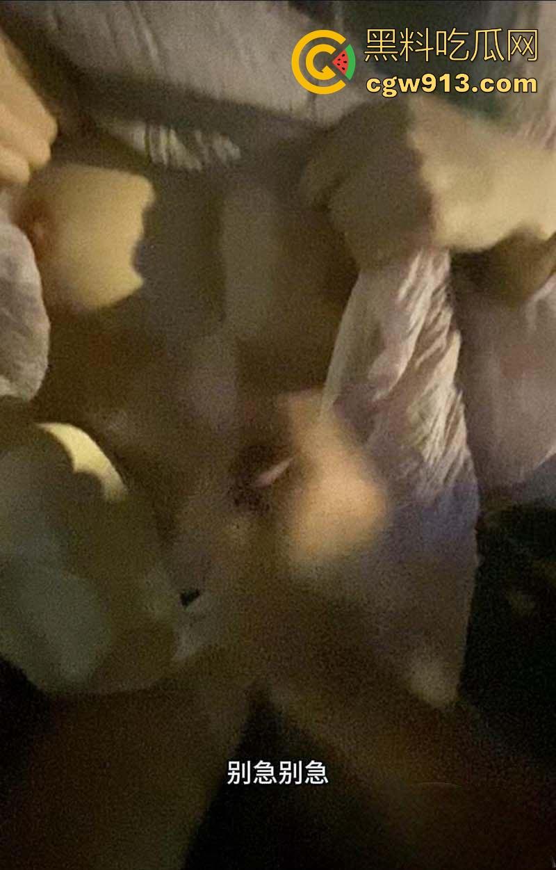 海角大神,尝试与亲妹妹人行天桥上刺激野战,全方位打桩被湿滑蜜舌榨干,真的太刺激了!-12