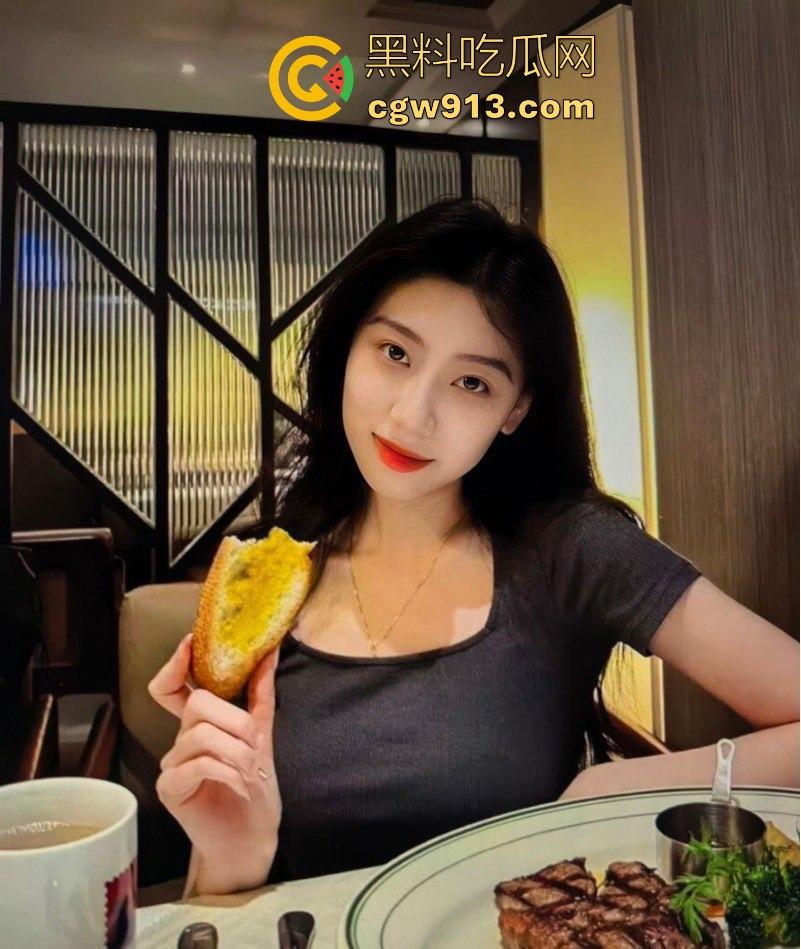 景德镇美术学院【郭慧沫】做爱视频泄密,蕾丝内裤包裹不住肥嫩的屁股,奶子呼之欲出,口爆后入各种姿势玩不停!-2