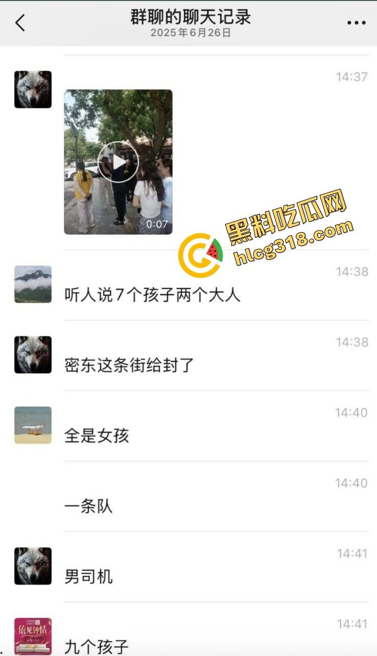 北京密云小学门口惊现夺命飞车，司机疯了吗？放学一脚油门冲进娃堆，小学生倒一片！-2