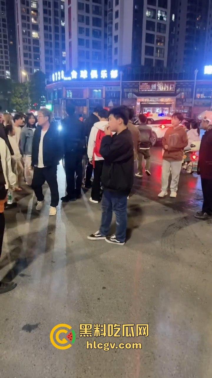 湖南新化大汉龙城斗殴升级！不讲武德，竟直接打死人，最后帽子叔叔带走一人！-8