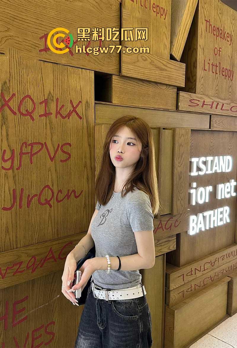 黄毛小妹直播间PK惩罚当场拔逼毛 输赢规矩惊呆网友 这届网红玩的可真花花啊 估计平时也没少挨操！-5