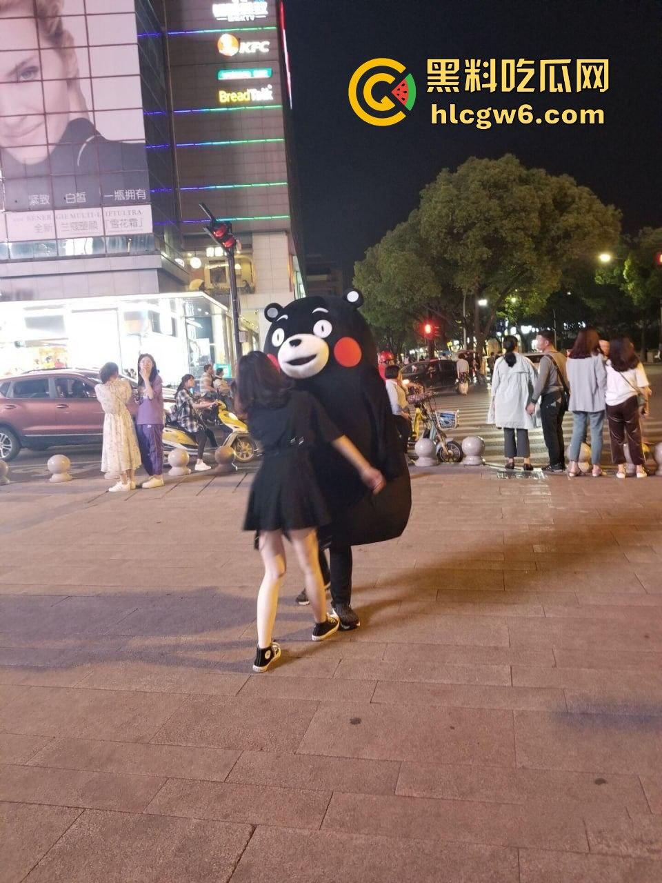 微博高颜值反差网红【裸耳少女】约炮性爱视频遭到曝光，性爱中带着哭腔。-5