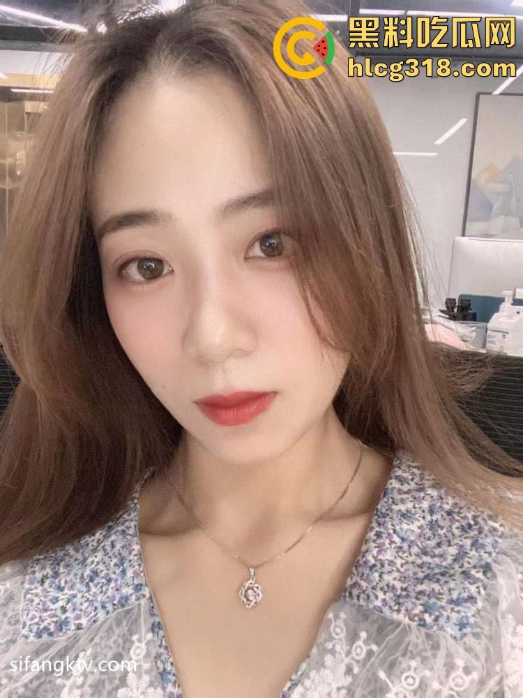 上海大学反差嫩妹【刘佳佳】可爱清纯萝莉,后入暴力抽插无套内射,性爱露脸视频曝光!-2