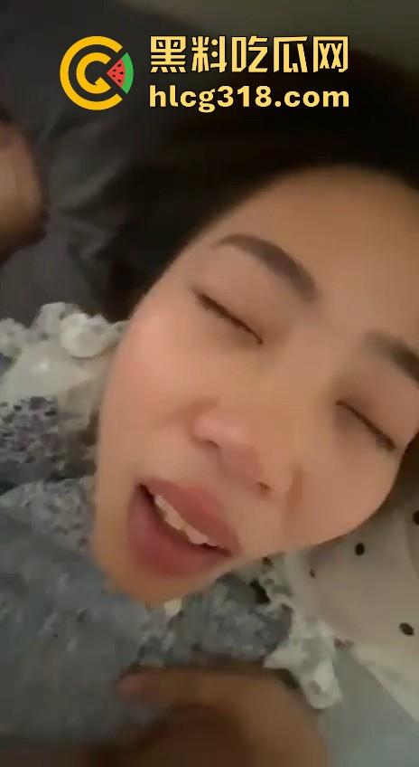 上海大学反差嫩妹【刘佳佳】可爱清纯萝莉,后入暴力抽插无套内射,性爱露脸视频曝光!-8