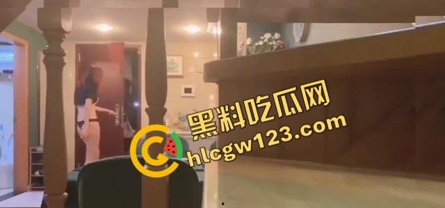 主人命令她勾引外卖小哥,她脱光了他却背过身,饿了么小哥怒斥我只是来送饭的,别搞这出!-2