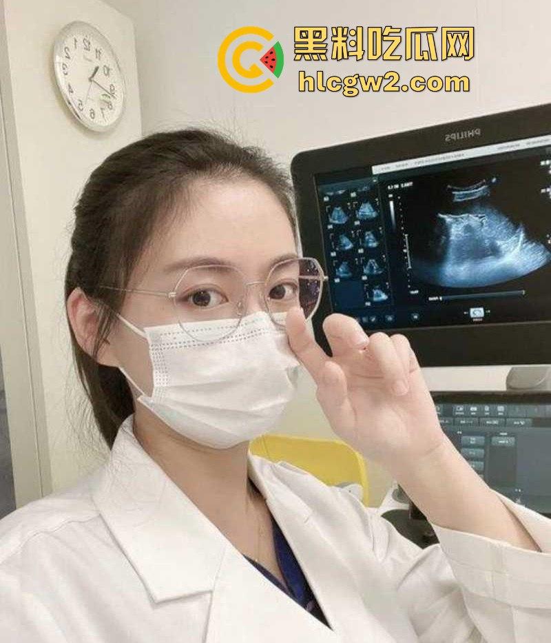 长沙医院医生『郝语彤』酒店开房被操到翻白眼!骚货医生玩3P,三个洞被猛操,叫声骚到让人腿软!-11