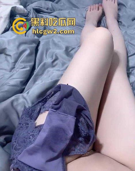 长沙医院医生『郝语彤』酒店开房被操到翻白眼!骚货医生玩3P,三个洞被猛操,叫声骚到让人腿软!-13