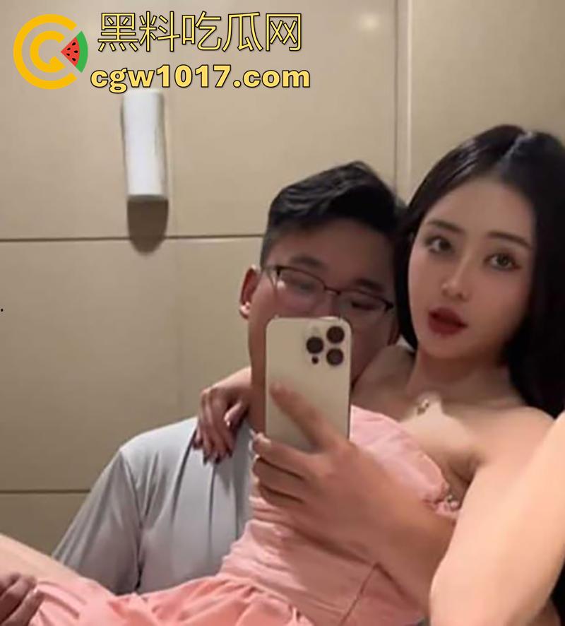 抖音百万粉富二代网红【深圳湾小乐】，和火辣女神【DJjumi小鲸鱼】，口交性爱视频被流出，果然穷人女神富人母狗啊！-4