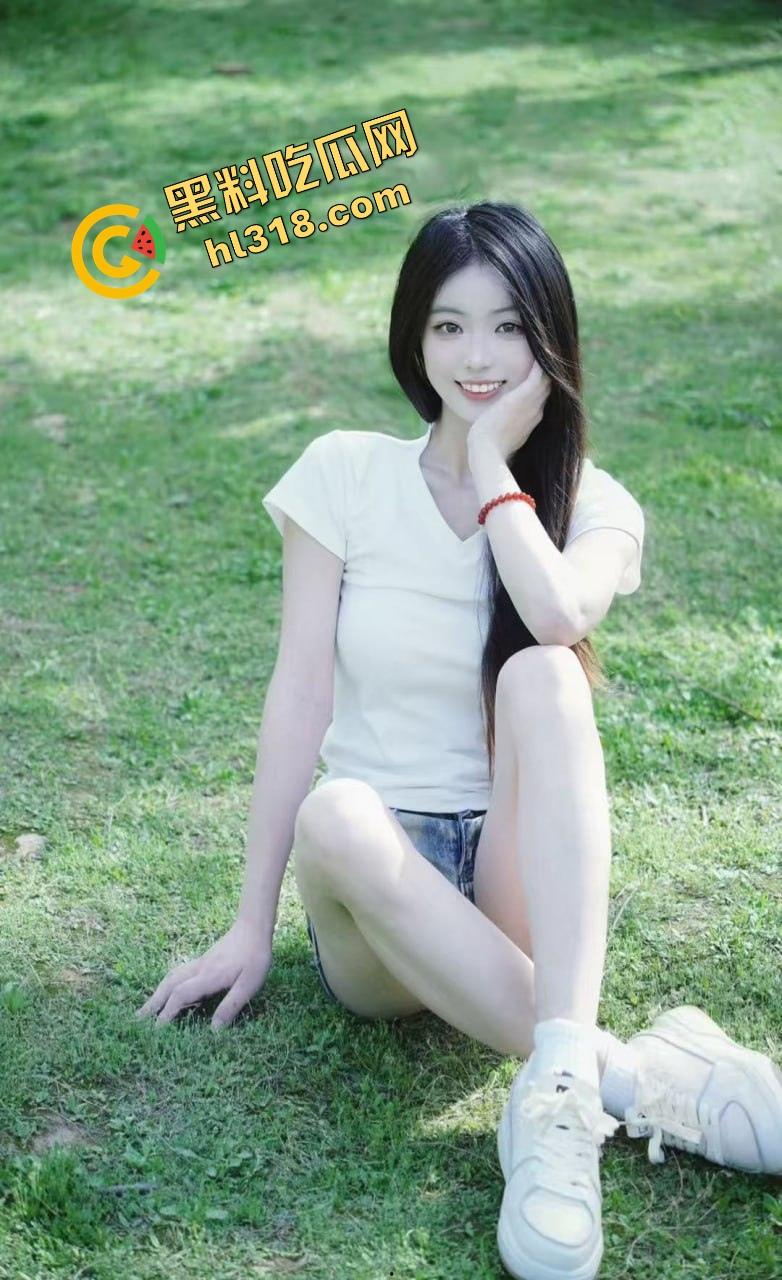 酒店惊现自挂门框肉便器,门上吊着要鸡巴求操,骚货还还开门楼道跳蛋自慰,对着监控玩逼叫到天亮!-1