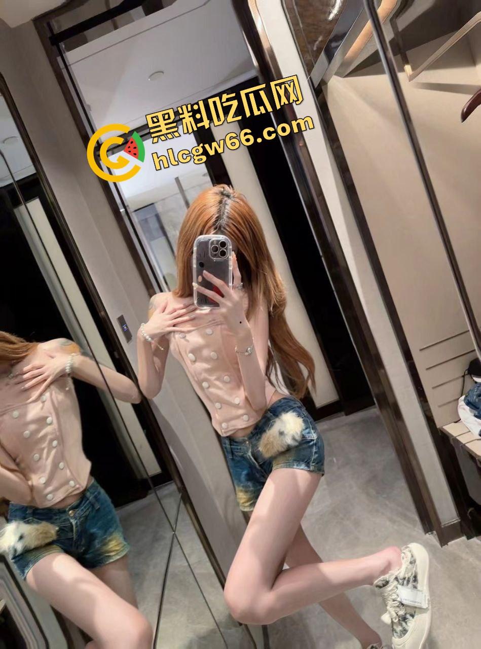 北京哥们约炮三连吃疯了,一人干仨,08嫩妹当糖吃,大学生当饭吃,熟女当夜宵,全员长得正6得起飞!-1