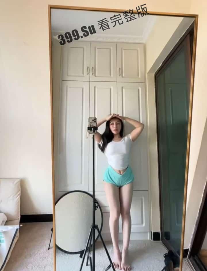 抖音  徐香香 美臀博主大尺度全裸视频泄漏  网友太强了  一个落地窗就给扒出来账号-3