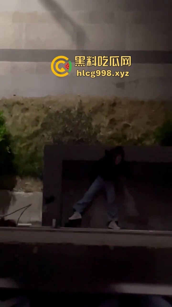 柳州机电一学生跳楼自杀 现场视频揭露真实原因 竟是连裤衩都赔干净了？？-7