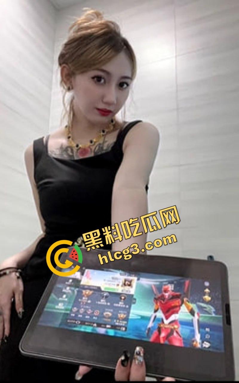 快手爆炸丑闻！纹身女神『彤謌』与榜大哥私会渔网做爱视频外泄，清纯颜值暗藏“风骚”真相！-6