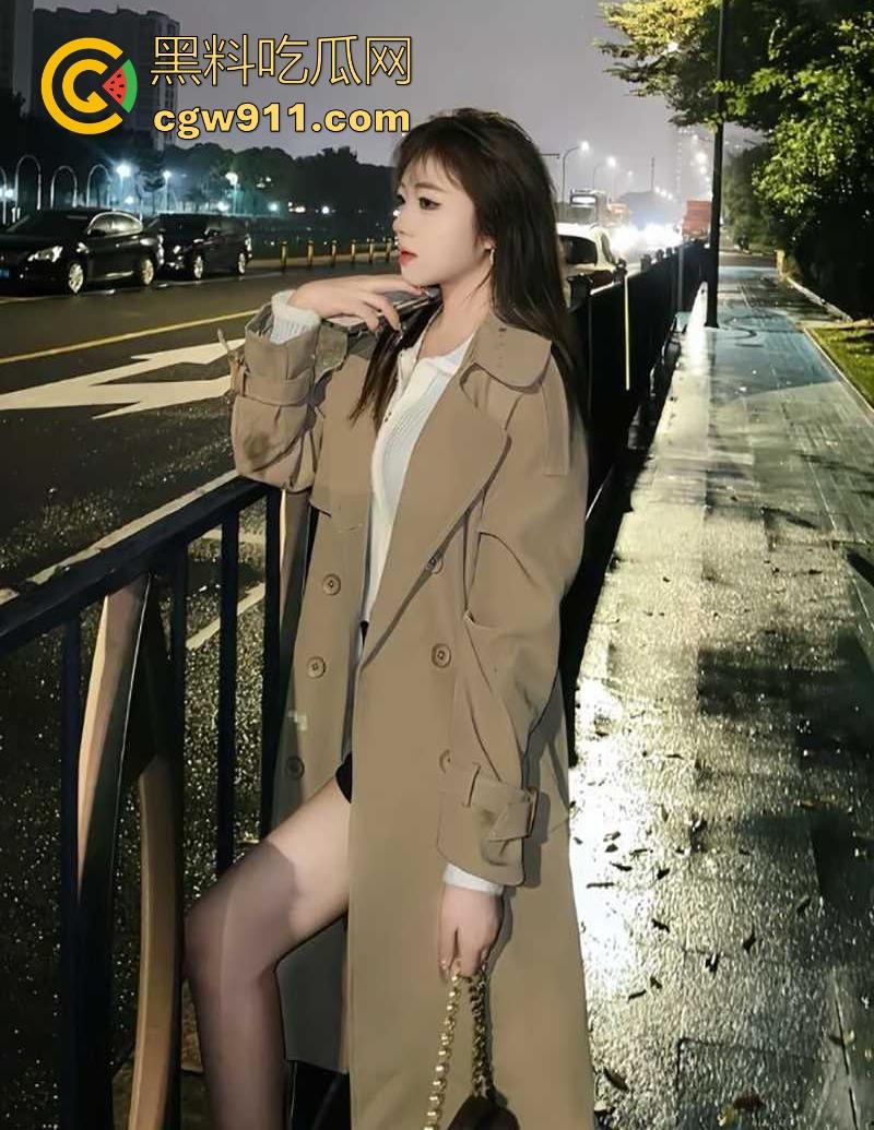 华中科技大学清纯学霸【刘思思】不雅视频流出，和男友玩捆绑调教，脸穴同框超反差，完全没有女学霸的样子！-1