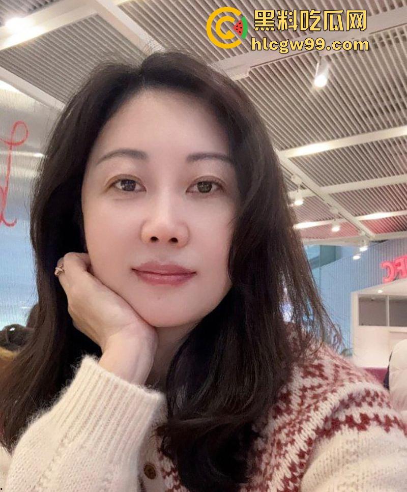 社交软件约啪气质少妇【泰亦怡】口交吃鸡后入骑乘样样精通，各种姿势来回变换，很有撸点！-4