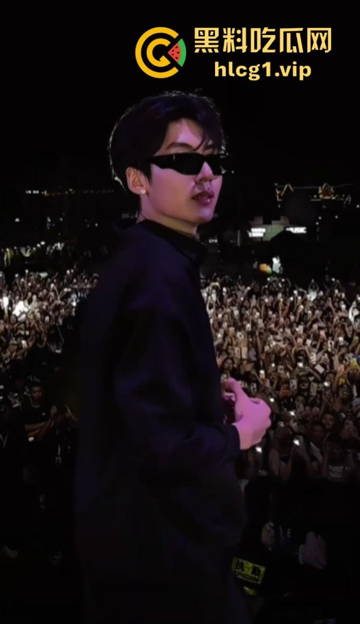 庞博文塌房?【庞博文】军训粉丝事件惹争议后 被扒出与【车晚晚】两人的开房视频!-5