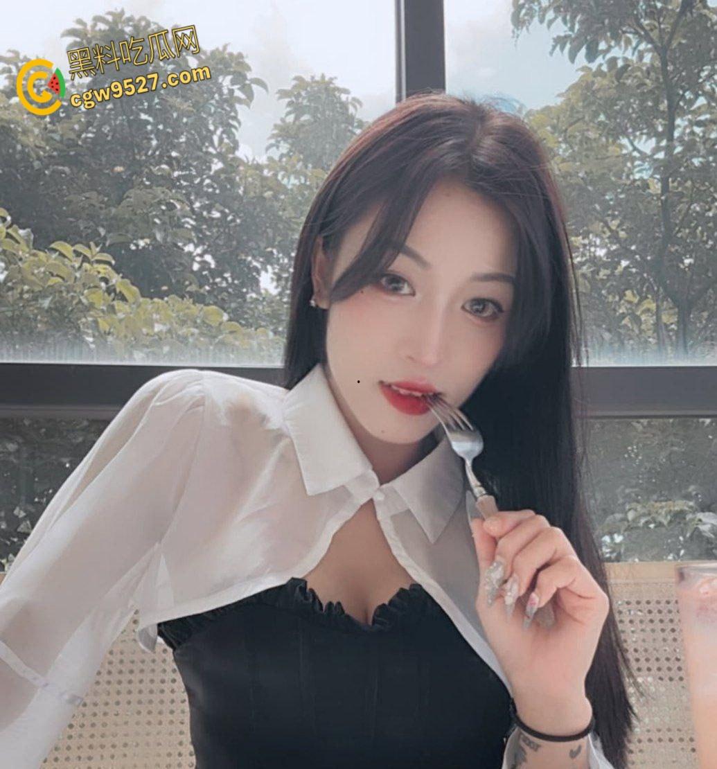 IG高颜值模特【小青同学】，早期约炮视频流出，含情脉脉的口交舔屌，淫语娇喘反差感炸裂至极！-6