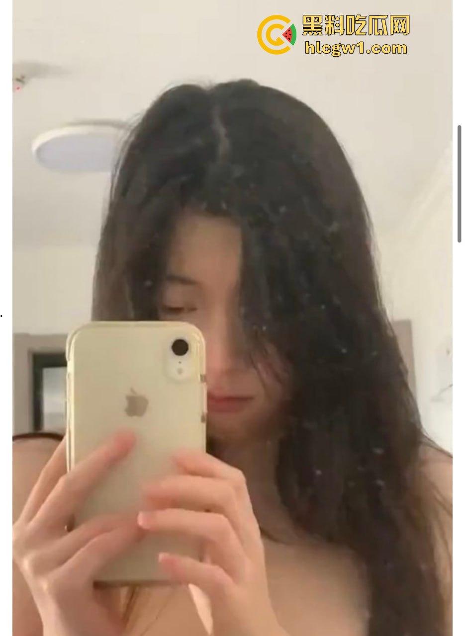 抖音网红【泡泡糖】翻车!给金主的骚浪自拍影片外泄,淫荡姿势看得人顶不住!-13