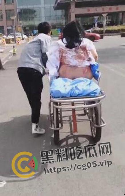 坦克坠楼！三百斤猪猪女孩12楼跳下 车都砸坏了人没死 事后检查仅骨折-6