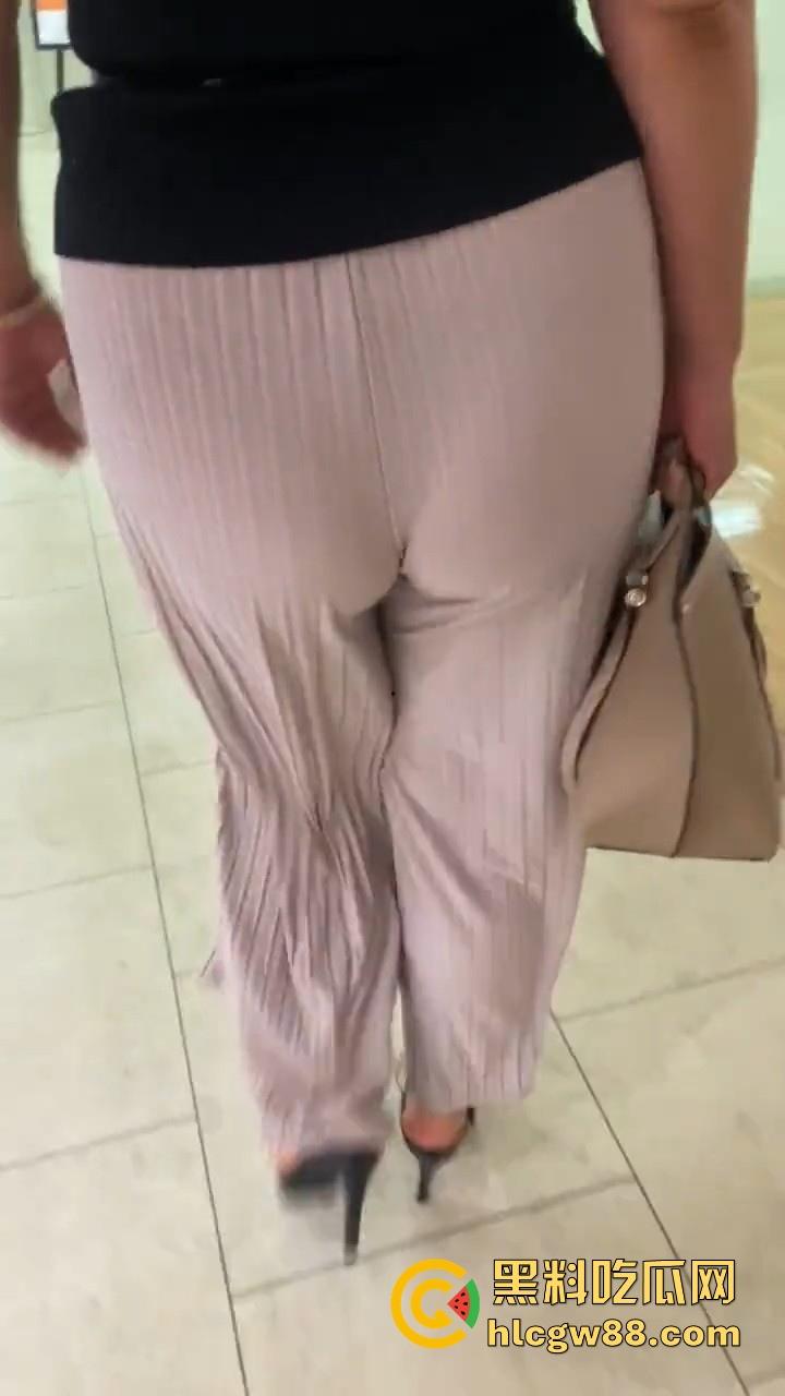 三十女人如老虎!精神小伙榜上熟女富婆 少妇身穿黑丝只为小情人更猛的抽插 性欲极强 小伙你顶不顶的住呀-5