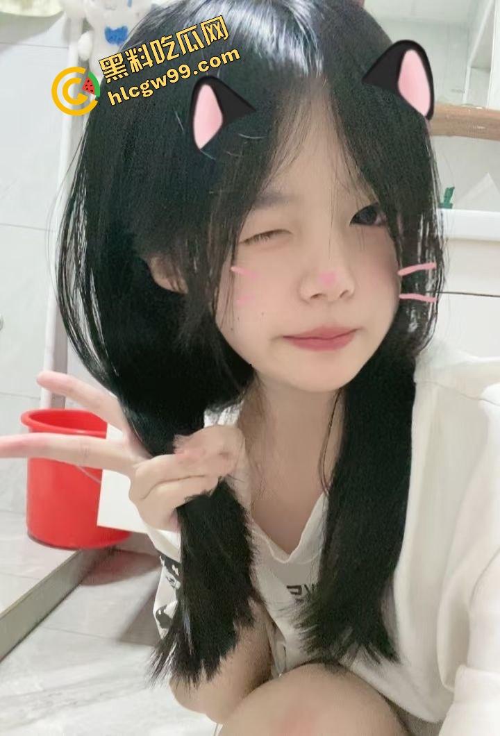 广西卫生学校双马尾清纯骚货『陈思颖』美奶娇躯全裸秀身材，私拍粉嫩小穴抠逼！独家曝光流出！-1