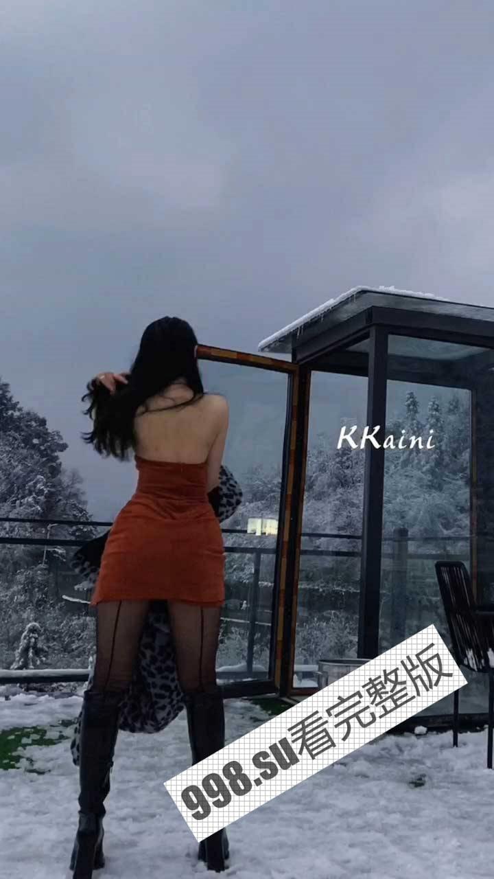 国产流出！某事业单位公务员 黑丝健身母狗被金主爸爸调教 大巴车露出-4